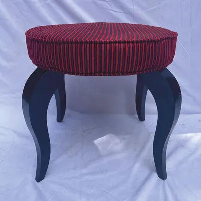 Produktbild von Casa Padrino Barock Hocker Rot / Schwarz H. 49 cm - Barockstil Möbel