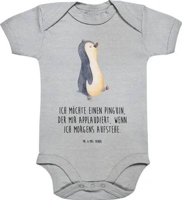 Produktbild von Mr. & Mrs. Panda Babybody Pinguin marschieren 12. - 18. Monat - Heather Grey - Geschenk, Bruder, overall baby, Strampler, Familie, babykleidung body, Pinguine, Aufstehen