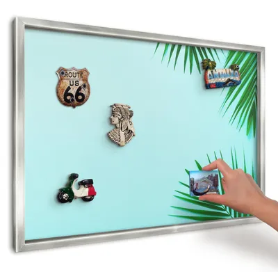 Produktbild von Magnettafel 60x40 cm in einem silbernen Rahmen - Magnetische Metalltafel, Magnetpinnwand zur Wandmontage für Wohnzimmer, Küche, Flur, Kinderzimmer und Büro - Grüne Blätter
