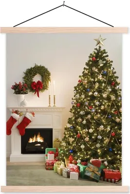 Produktbild von MuchoWow® Textilposter Ein Weihnachtsbaum mit Geschenken neben einem Kamin 40x53 cm mit holzfarbenen Rahmen - Schlafzimmer