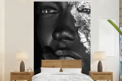 Produktbild von MuchoWow® Fototapete für Wohnzimmer oder Schlafzimmer Wandtapete Vinyl Motivtapete Frau - Silber - Schwarz - 225x350 cm - Schlafzimmer tapete