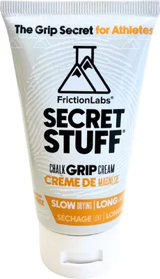 Tube mit Friction Labs "Secret Stuff" Flüssigkreide; alkoholfrei; für Kletterer; mit orangefarbenem Design.