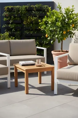 Produktbild von Quadratischer Teakholz-Beistelltisch für den Außenbereich 60 × 60 cm – -es massives Teakholz