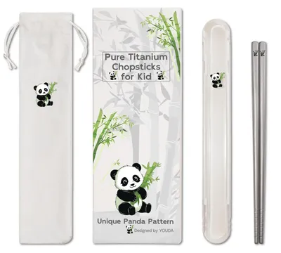 Obrázok produktu pre Dve párky na jedlo z titánu, s laserovou gravírou motívu pandy, vrátane puzdra a vrecúška. Vhodné do umývačky riadu