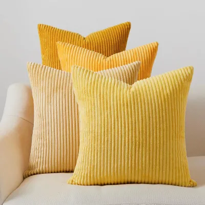 Productafbeelding van Set van 4 kussenhoezen, 40x40 cm, van zachte velours in de kleur geel