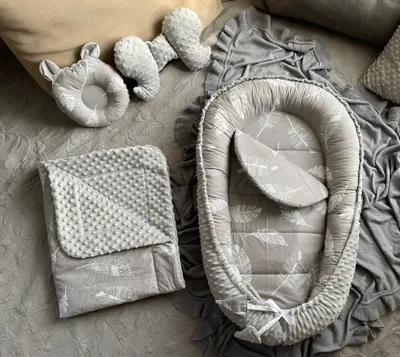 Produktbild von MINKY Grau/FEDER Grau Babynestchen Unterlage 5 Tlg SET Babynest Wicleklunterlage Reisebett Babydecke Babyausstattung 4 Jarhreszeiten PREMIUM Geschenk