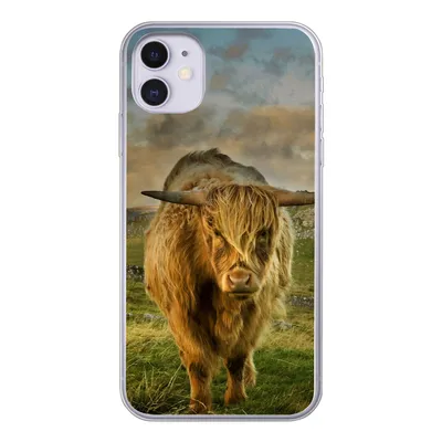 Produktbild von MuchoWow® Handyhülle Schutzhülle Hülle für iPhone 11 Schottischer Highlander - Gras - Berg Silikon Softcase Handy Hülle - Handytasche