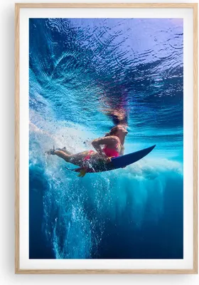 Produktbild von Gerahmtes Poster - Rahmen in heller Eiche - Surfen Frau Unterwasser - 61x91,5 cm - Wand Bild - Wanddeko - Wandbilder - Wandposter - Bilderrahmen - Bilder - Kunstdruck - Wandbild - P2NPA61x91-4274