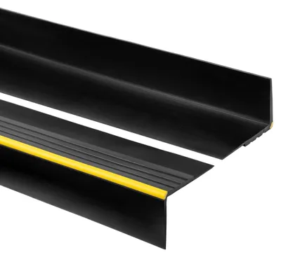 Obrázek produktu pro QUEST Schodová lišta 40x40 mm, 1.5m RD PVC, Protiskluzová schodová hrana, schodový profil, ochrana schodů, černá