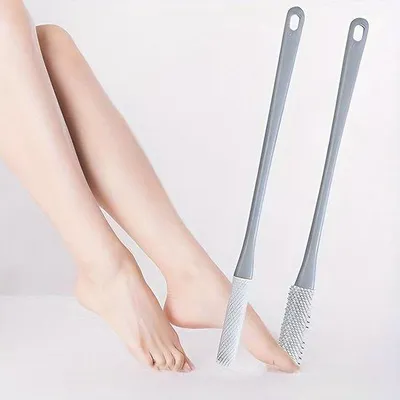 Immagine prodotto di Set di 2 spazzole per la cura dei piedi, spazzola con manico lungo e applicatore, per crema e pulizia dei piedi, facile da usare, portatile