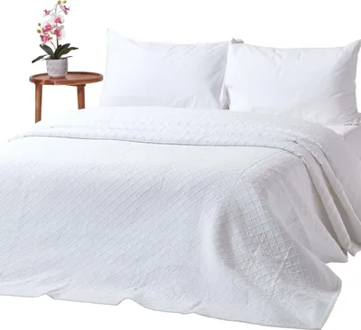 Produktbild von HOMESCAPES Weiße Tagesdecke mit Diamant-Muster, 230 x 260 cm