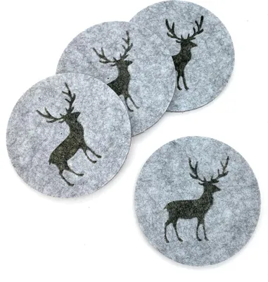 Produktbild von heimtexland ® Tischdeko Filz Landhaus Tischset Bestecktasche Glasuntersetzer Tischdekoration Platzset Besteckhalter Untersetzer Typ847 Hellgrau - Hirsch Glasuntersetzer 4er Pack