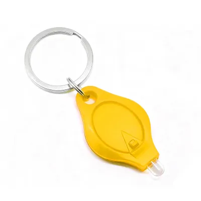 Image de Lampe porte-clés UV – ultra-compacte, de forme losangique, jaune, en plastique PP, alimentée par pile CR2016, poids : 11 g, idéale pour le durcissement UV et les tests de fluorescence