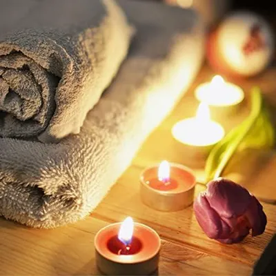 Produktbild von 12 grüne Teelichter mit Grüntee-Duft für Zuhause, Urlaub, Hochzeiten, Partys, Esstisch, Halloween, Weihnachten und Feiertage