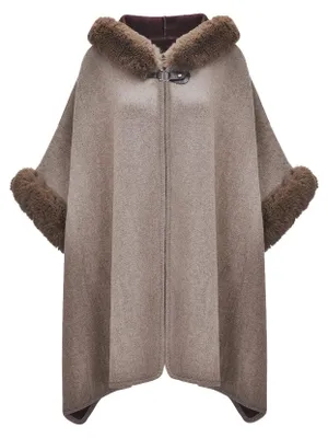 Produktbild von Cape mit Kapuze aus Imitationsfell - Batwing-Ärmel - Warm und Elegant