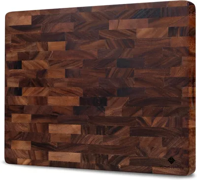 Zdjęcie produktu dla Deska do krojenia z drewna orzechowego, 45x35x4 cm, z uchwytami, do użytku w kuchni