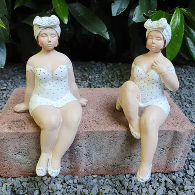 Produktbild von Gartenfigur weiße Badenixen Kantensitzer Figur 2er Set 14 cm
