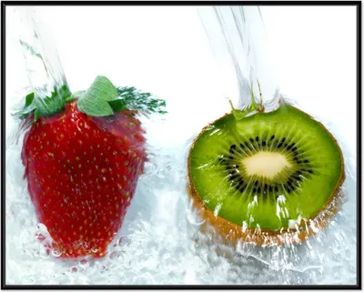 Produktbild von Wallario Wandbild Frische Früchte übergossen mit Wasser, Größe: 40,30 x 50,30 cm, Poster mit schwarzem Aluminiumrahmen