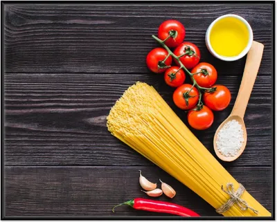 Produktbild von Wallario Wandbild Italienisches Menü mit Spaghetti, Tomaten, Salz und Chilischoten, Größe: 40,30 x 50,30 cm, Poster mit schwarzem Aluminiumrahmen