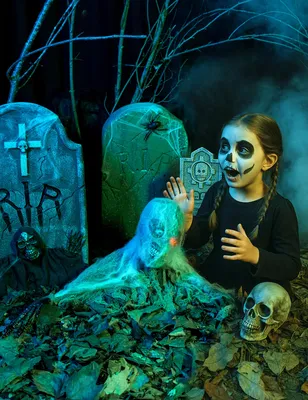 Image de Zombie animé avec yeux lumineux et son Figurine décorative d'Halloween gris-vert