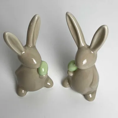 Produktbild von 2 Osterhasen aus Porzellan im Set