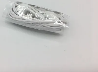 Produktbild von Samsung Headset EHS64AVF Stereo In-Ear weiß mit 3,5mm Klinke, Mikrofon, Lautstärkeregler, Kabelfernbedienung, Geräuschabschirmung und Verhedderschutz, 1,2m Kabel, 9g