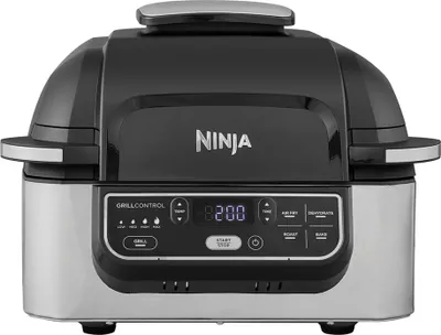 Produktbild von NINJA Heißluftfritteuse AG301EU, schwarz/silber, Edelstahl, 450x360x240 mm, 1750W, mit 5 Garfunktionen, regelbarer Temperatur bis 265 °C, Digital-Zeitmesser und Display, inklusive Kochtopf, Crisper-Korb und Grillplatte.