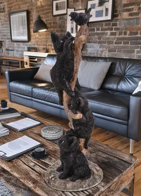 Produktbild von Kremers Schatzkiste Katzenfigur 3 Schwarze Katzen auf Ast Handbemalt Deko 27 cm