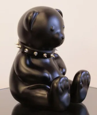 Image de Casa Padrino Luxe Designer Décoration Ours avec collier Noir / Argent H. 31 cm - sculpture décorative en résine - figurine décorative de luxe - figurine décorative de designer - accessoires de luxe