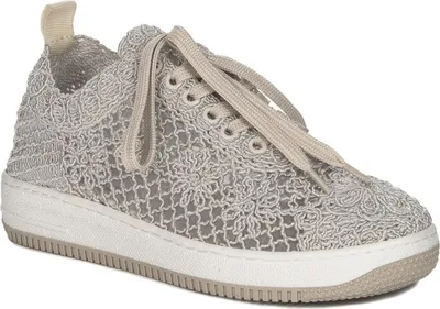 Produktbild von Beige Schuhe, Modell 54C0429, aus durchbrochenem Stoff mit dezentem Blumenmuster und 3,5 cm Sohlenhöhe
