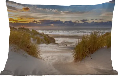 Produktbild von MuchoWow® Outdoor Kissen - Strand - Düne - Gras - Sonnenuntergang - Meer - 60x40 cm - Wetterfest - Lounge Kissen - Zierkissen - Kissen für Innenräume