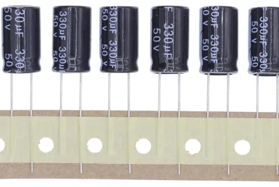 50 Stück 50V 330µF Aluminium-Elektrolytkondensator 10x17mm