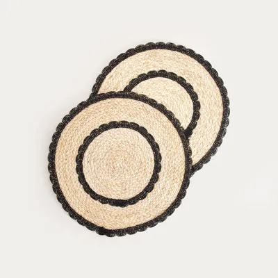 Zdjęcie produktu dla HOMLA Maty stołowe MAIZO z czarnym wzorem, zestaw 2 szt. 38cm