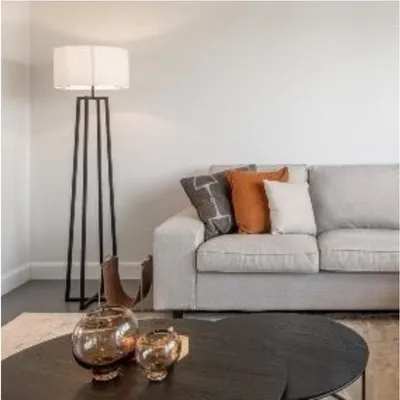 Productafbeelding van Atmooz Potsdam vloerlamp – E27 – Geschikt voor de woonkamer – Tafel-/vloerlamp – Industriële vloerlamp – Zwart – Met witte lampenkap – Metaal – Hoogte 168 cm