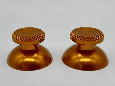 Produktbild von PlayStation 5 DualSense PS5 Controller Stick Thumbstick Joystick Kappen Knöpfe Alu Metall: Sticks Gold