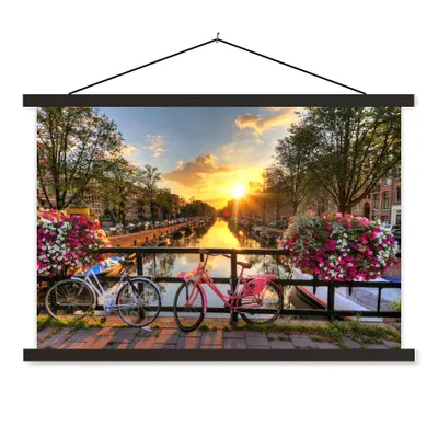 Produktbild von MuchoWow® Textilposter Amsterdam - Blumen - Brücke - Fahrrad - Sonnenuntergang 150x100 cm mit schwarzem Rahmen - Schlafzimmer