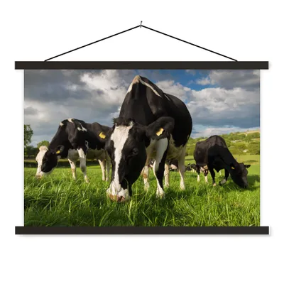 Produktbild von MuchoWow® Textilposter Kühe - Tiere - Gras - Wiese - Bauernhof 120x80 cm mit schwarzem Rahmen - Wanddeko