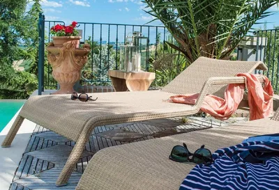 Produktbild von Casa Padrino Luxus Gartenliege Naturfarben 224 x 75 x H. 51 cm - Handgewebte Wetterbeständige Liege - Moderne Poolliege - Garten Möbel - Hotel Möbel