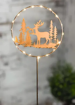 Produktbild von Gartenstecker "Rentier im Wald" aus Metall mit Echtrost Finish, mit LED Beleuchtung & Timer, Dekostecker