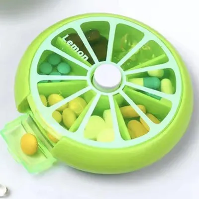 Immagine prodotto di Contenitore per pillole - Contenitore per pillole - 7 giorni - Verde - Contenitore per pillole divertente - 1 scomparto al giorno - Contenitore compatto - 9 cm - Ideale per il viaggio - CHPN