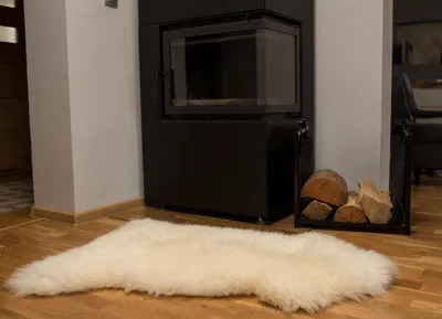 Immagine prodotto di Tappeto in lana naturale, realizzato con pelle di pecora bianca, morbido e decorativo