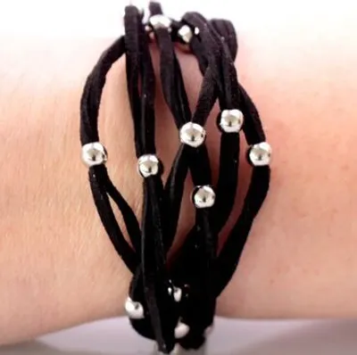 Produktbild von Textilarmband in schwarz mit Metalperlen