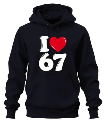 Immagine prodotto di Felpa con cappuccio, colore blu navy, taglia M, con scritta "Amo i 67 anni", ideale come regalo per un compleanno, con un tocco di sarcasmo