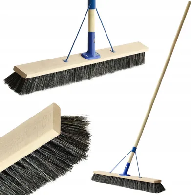 Produktbild von KADAX Straßenbesen mit langem Stiel aus Holz, Breiter Holzbesen, Robuster Bodenschrubber 80cm