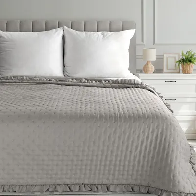 Produktbild von Elegante Tagesdecke mit Rüschen in Beige 200 x 220 cm