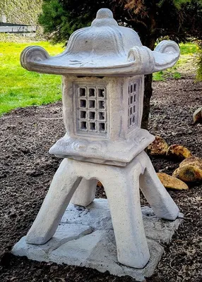 Produktbild von Casa Padrino Garten Leuchte im Japanischen Stil Pagode Grau 39 x 39 x H. 71 cm - Garten & Terrassen Leuchte - Wetterbeständige Garten Laterne - Garten Terrassen Beleuchtung