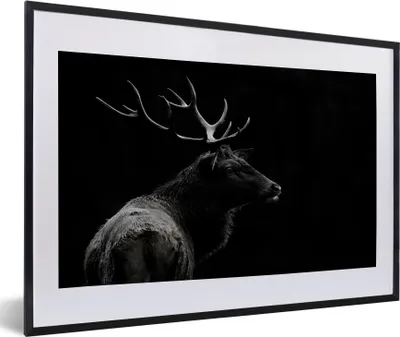 Produktbild von MuchoWow® Gerahmtes Poster Hirsch - Schwarz - Porträt - Geweih - Tiere 60x40 cm - Poster mit Schwarzem Bilderrahmen Wandposter Rahmen Foto Bilder - Schlafzimmer - Plakat in Rahmen - Drucken