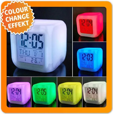 Produktbild von Design LED Wecker mit Farbwechsel Digitaler Würfelwecker Stimmungslicht Nachttischuhr Leuchtwecker 8x8x8cm Alarm Batteriebetrieben