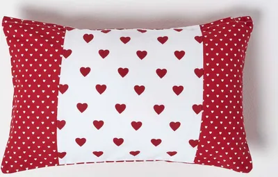 Image de HOMESCAPES Housse de coussin patchwork avec des cœurs en rouge, 30 x 50 cm