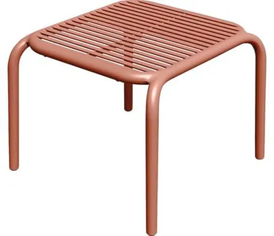 Image de Table d'appoint de jardin Ferne en plastique rouge